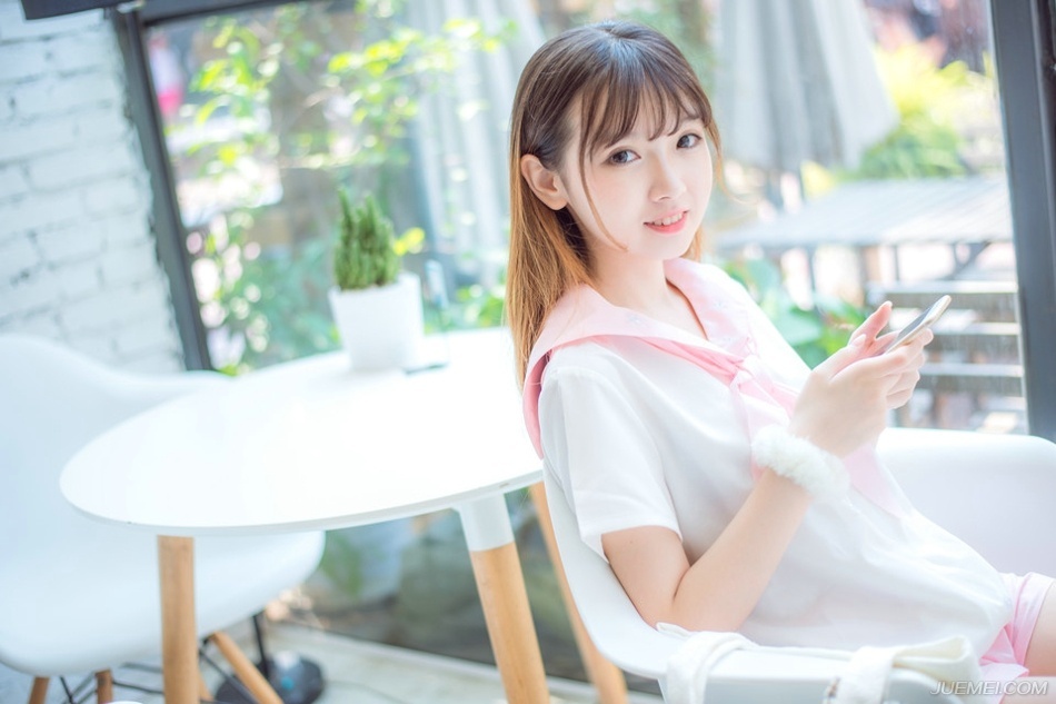 有的时候死死的坚持可能会在一个合适的时候重拾，无论对理想还是对感情都是这样。——韩寒《我所理解的生活》